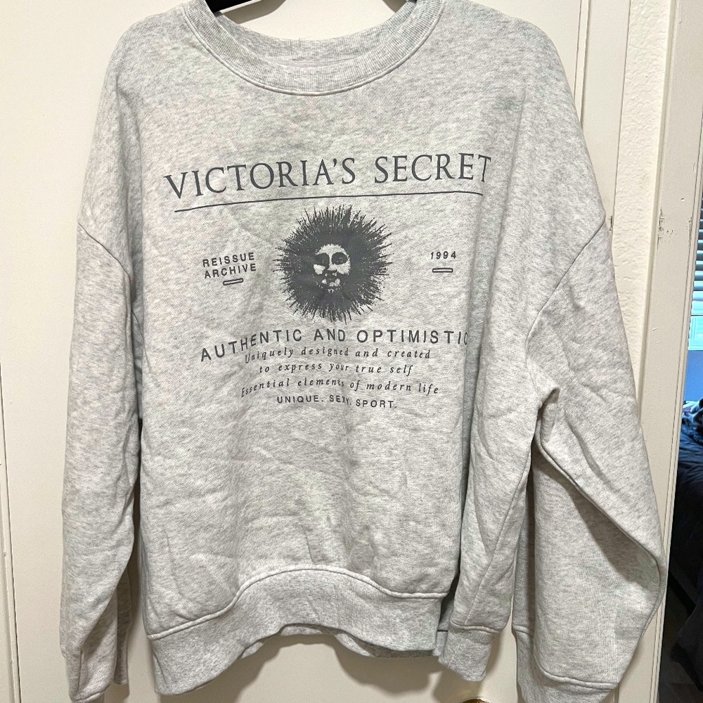 Victoria's Secret Graphic Crewneck Sweater🌞